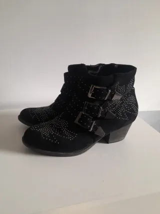 Botines negros tachas hebillas talla 38