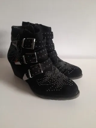 Botines negros tachas hebillas talla 38