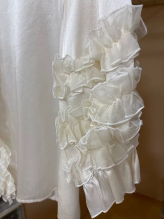 Blusa Amitié blanca con volantes