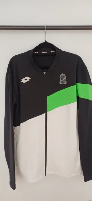 Casaca deportiva Lotto negra, verde y blanca
