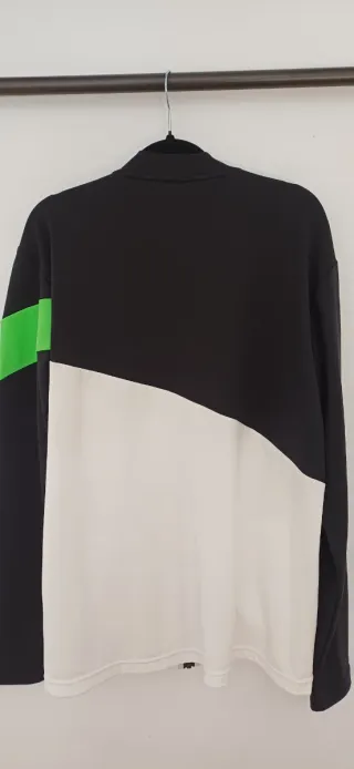 Casaca deportiva Lotto negra, verde y blanca