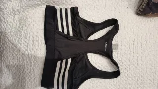 Top deportivo Adidas negro