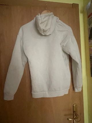 Sudadera con capucha blanca