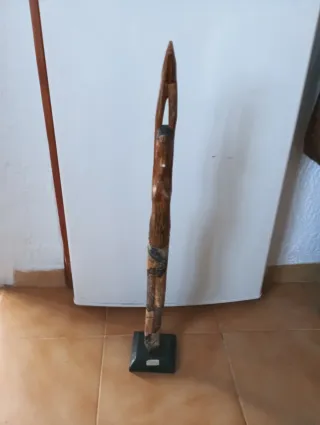 Figura de madera artesanal mujer