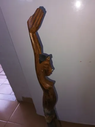 Figura de madera artesanal mujer