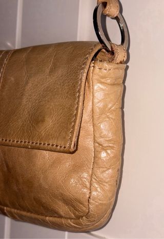 Bolso de piel color mostaza, Materiaprima