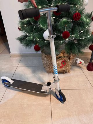 Patinete infantil blanco y azul