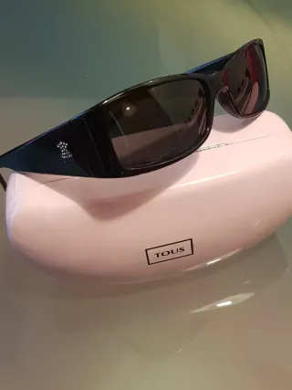 Gafas de sol Tous negras.
