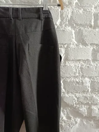 Pantalón traje gris pinzas Mango,