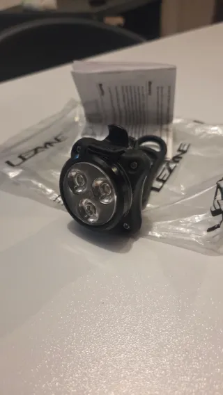 Luci bici Lezyne Zecto Front 250 e zecto max 250