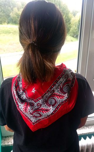 pañuelo rojo con zueco traído de Países Bajos