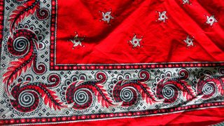 pañuelo rojo con zueco traído de Países Bajos