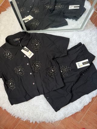 Conjunto negro con pedrería