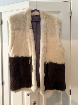 Chaleco de pelo beige y marrón talla única