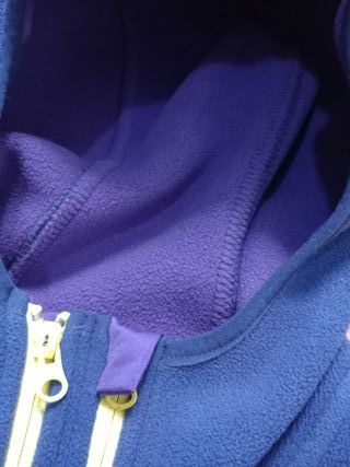 Chaqueta polar con capucha mujer