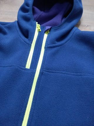 Chaqueta polar con capucha mujer