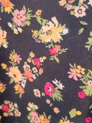 Blusa floral talla grande sin mangas