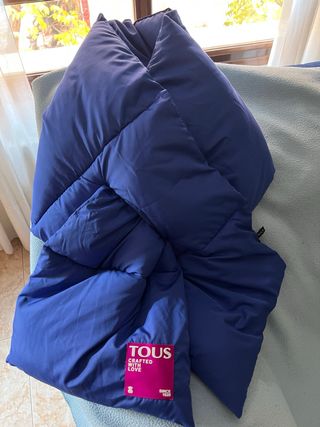 Bufanda Tous acolchada azul