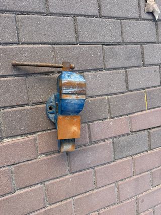 Torno de mesa azul oxidado