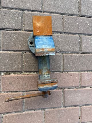 Torno de mesa azul oxidado