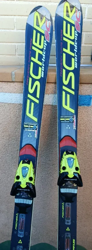 Esquís Fischer RC4 Worldcup. 160cm con fijaciones