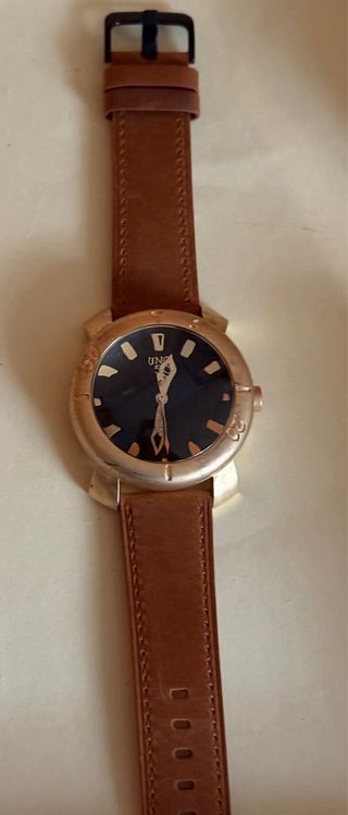 Reloj Uno de 50 Negro y Dorado