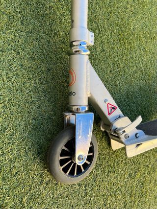 Patinete plegable plateado