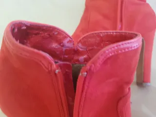 Botines naranja fuerte de tacón con flecos