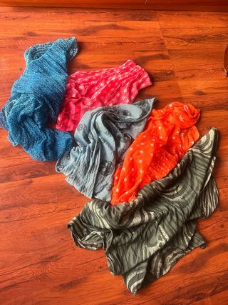 Conjunto de 4 pañuelos/fulares estampados