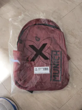 Mochila Munich Roja Negra (medidas aprox. 45*35*15