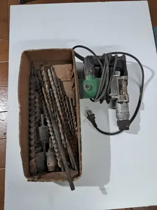 Taladro percutor Hitachi + brocas