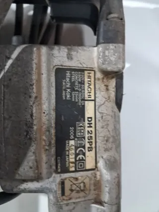 Taladro percutor Hitachi + brocas