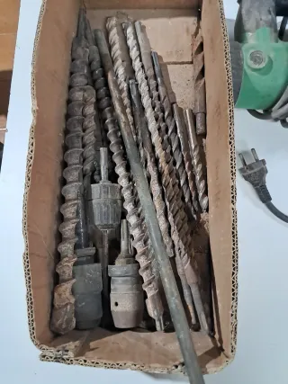 Taladro percutor Hitachi + brocas