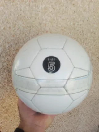 Balón de fútbol Munich césped