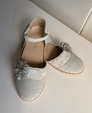 Sandalias niña ceremonia flor encaje