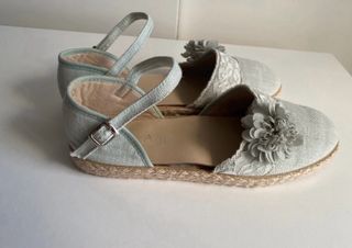 Sandalias niña ceremonia flor encaje