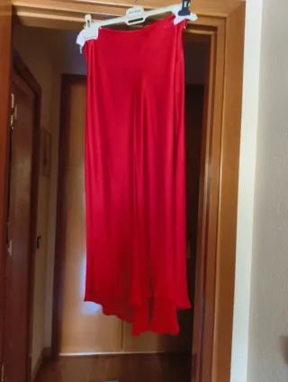 Falda satinada roja Zara