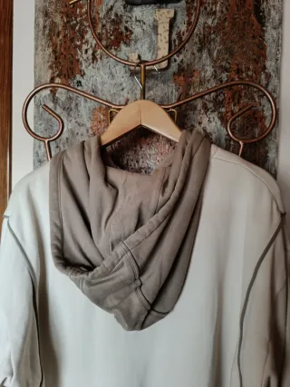 Chaqueta Nike Beige con Capucha