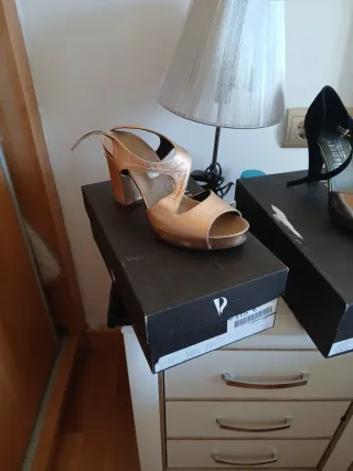 Zapatos de tacón Plumier talla 37 20 euros el par