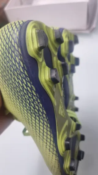 Zapatillas de fútbol Adidas verdes y moradas