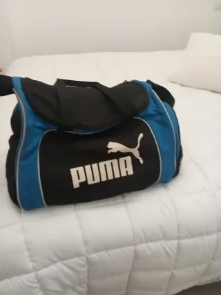 Maleta deportiva Puma negra y azul
