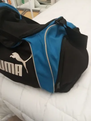 Maleta deportiva Puma negra y azul