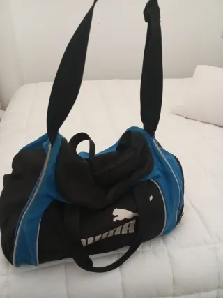 Maleta deportiva Puma negra y azul