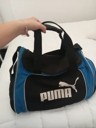 Maleta deportiva Puma negra y azul