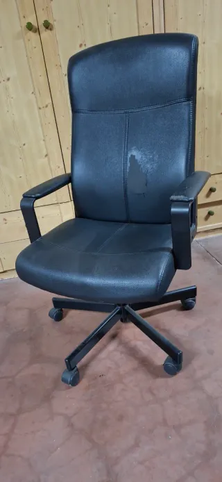 Sillón de oficina negro