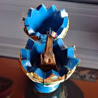 huevo de colección traído desde Paris