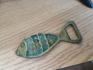 Abridor de botellas con forma de pez