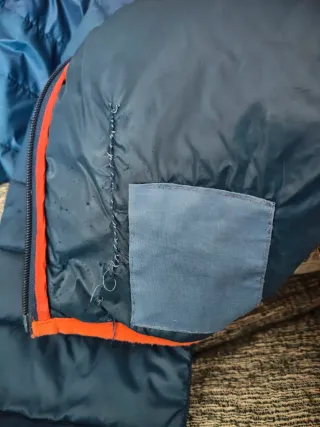 Piumino ultraleggero blu e arancione