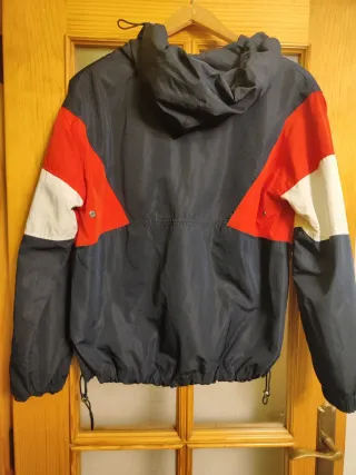 Chaqueta cortavientos azul y roja talla S