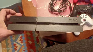 PS4 (PlayStation 4) con 3 controller e giochi